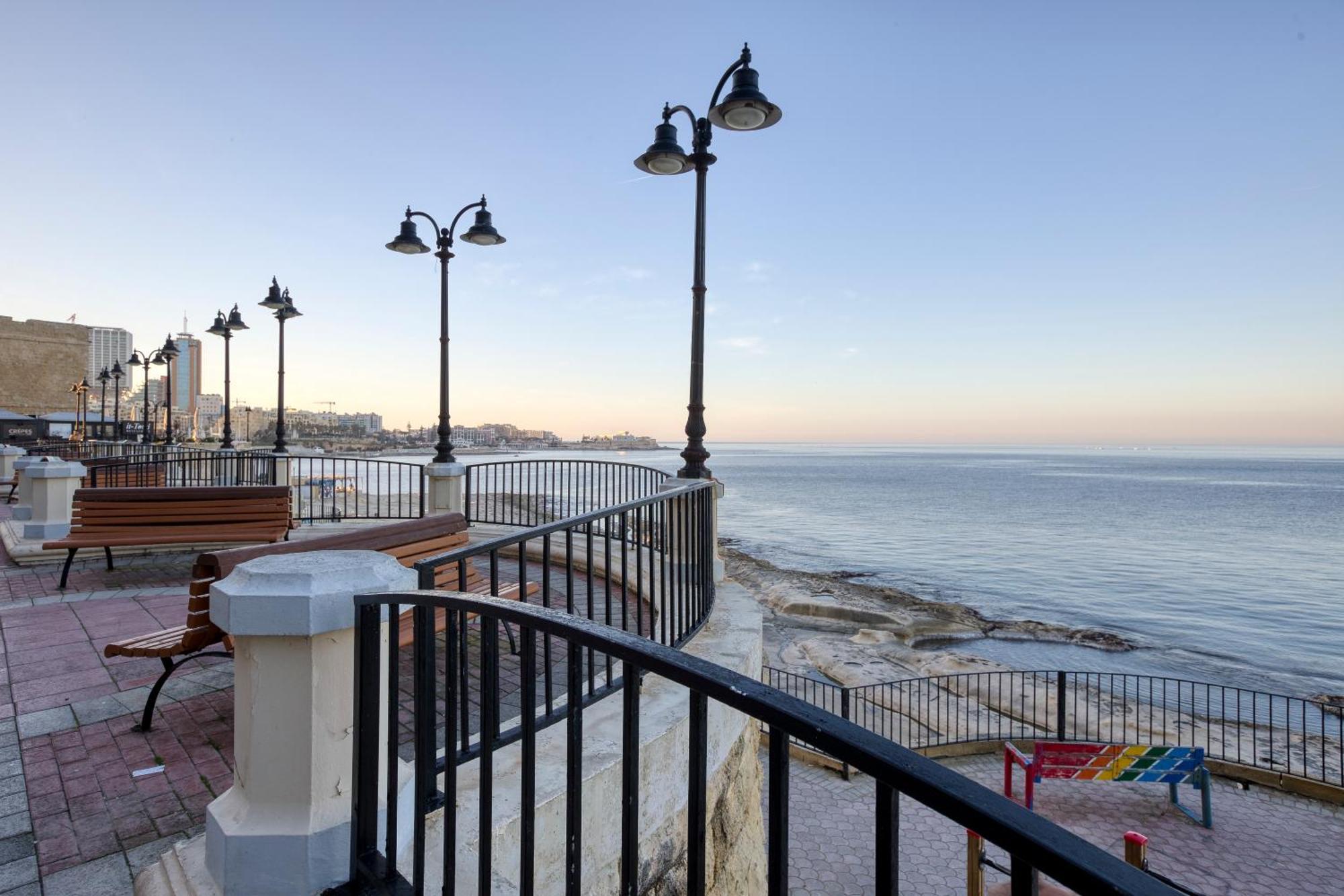 Seafront Sliema Apartment With Balcony & Sea Views By Jl Dış mekan fotoğraf